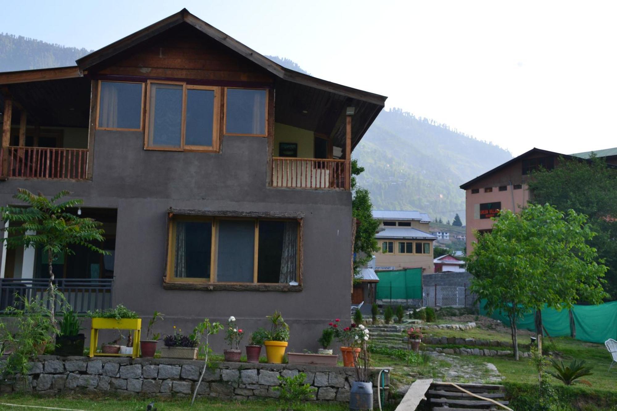 West End Lodges Neelum ภายนอก รูปภาพ