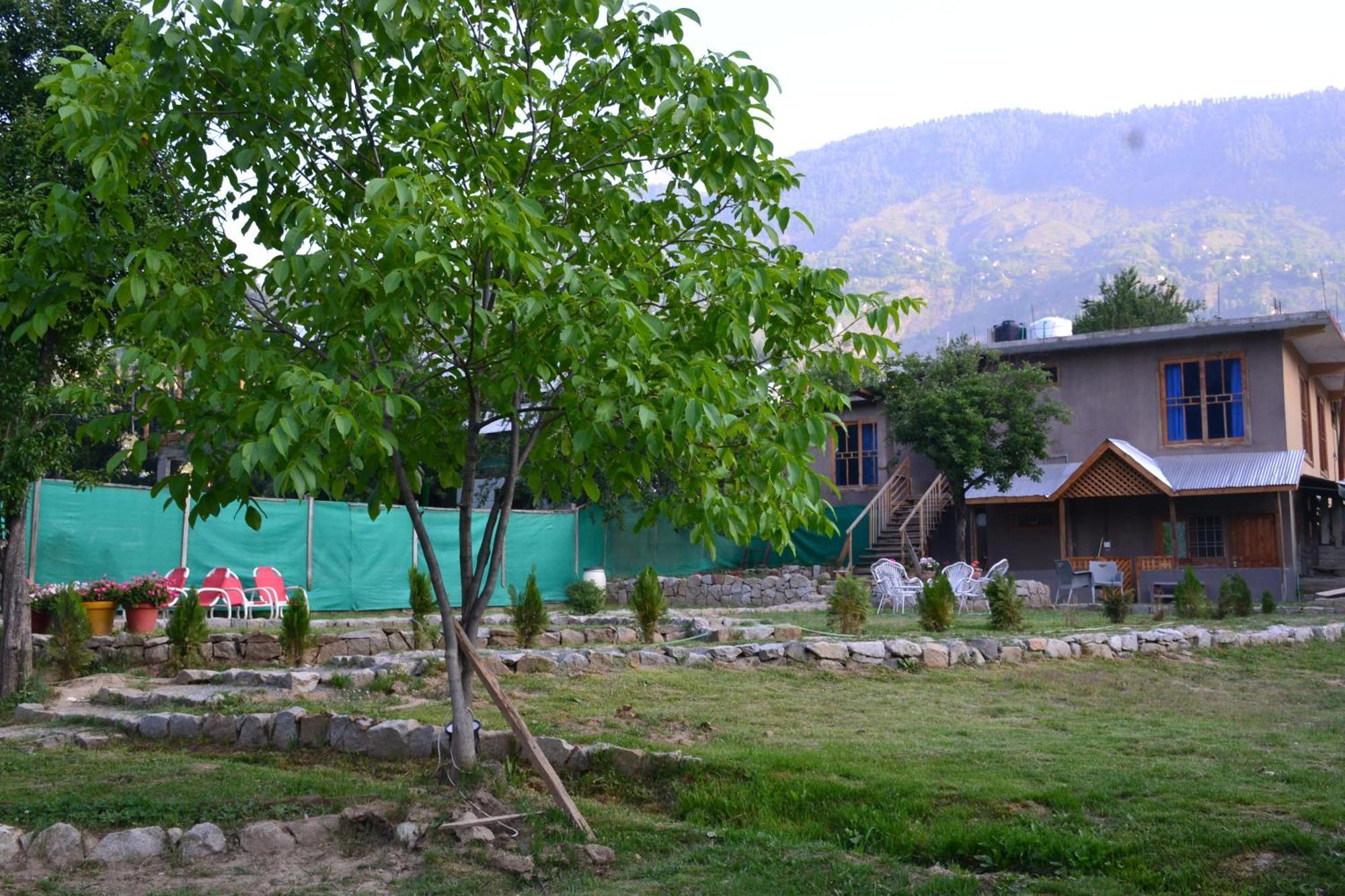 West End Lodges Neelum ภายนอก รูปภาพ