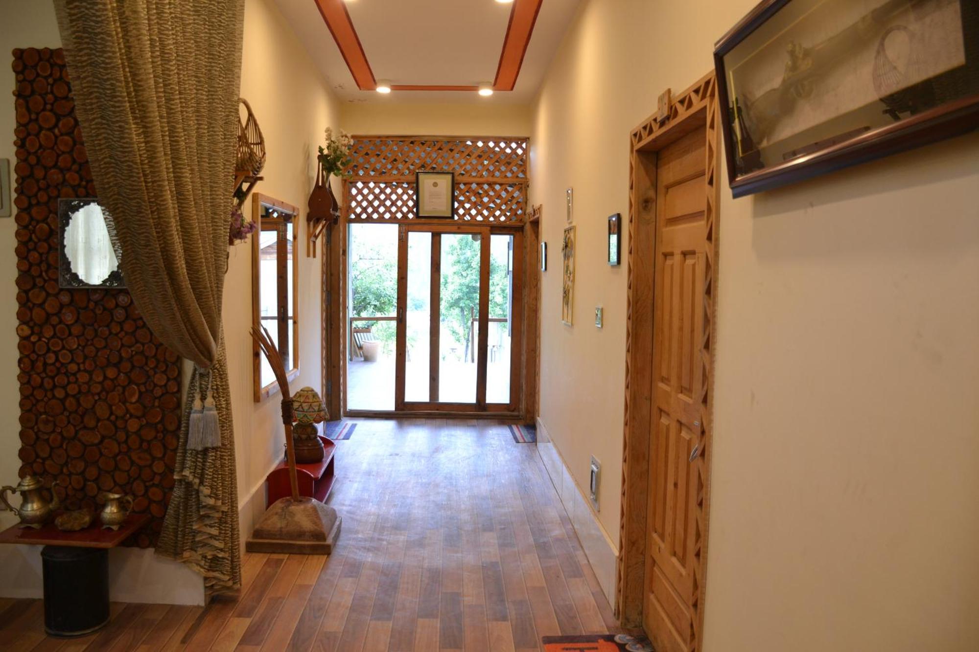 West End Lodges Neelum ภายนอก รูปภาพ