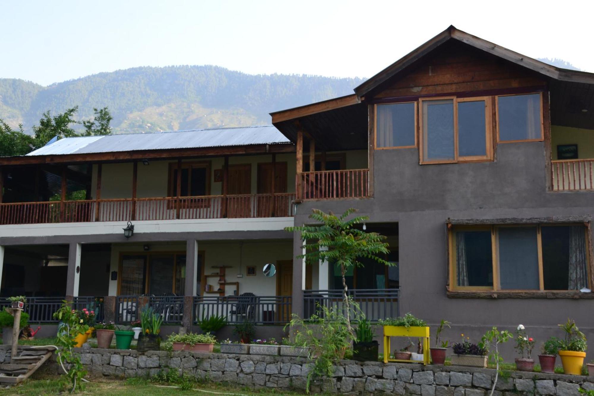 West End Lodges Neelum ภายนอก รูปภาพ