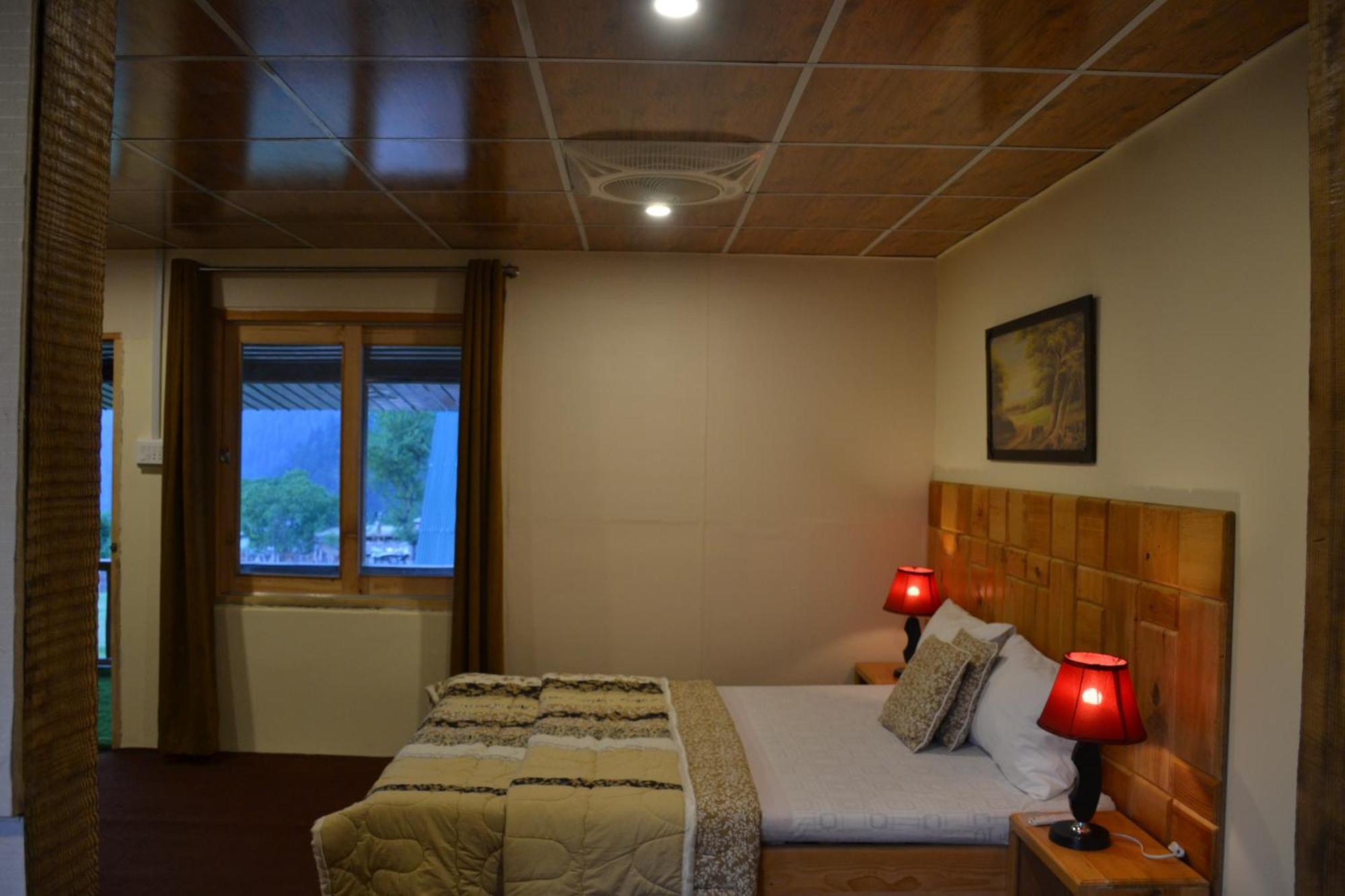 West End Lodges Neelum ภายนอก รูปภาพ