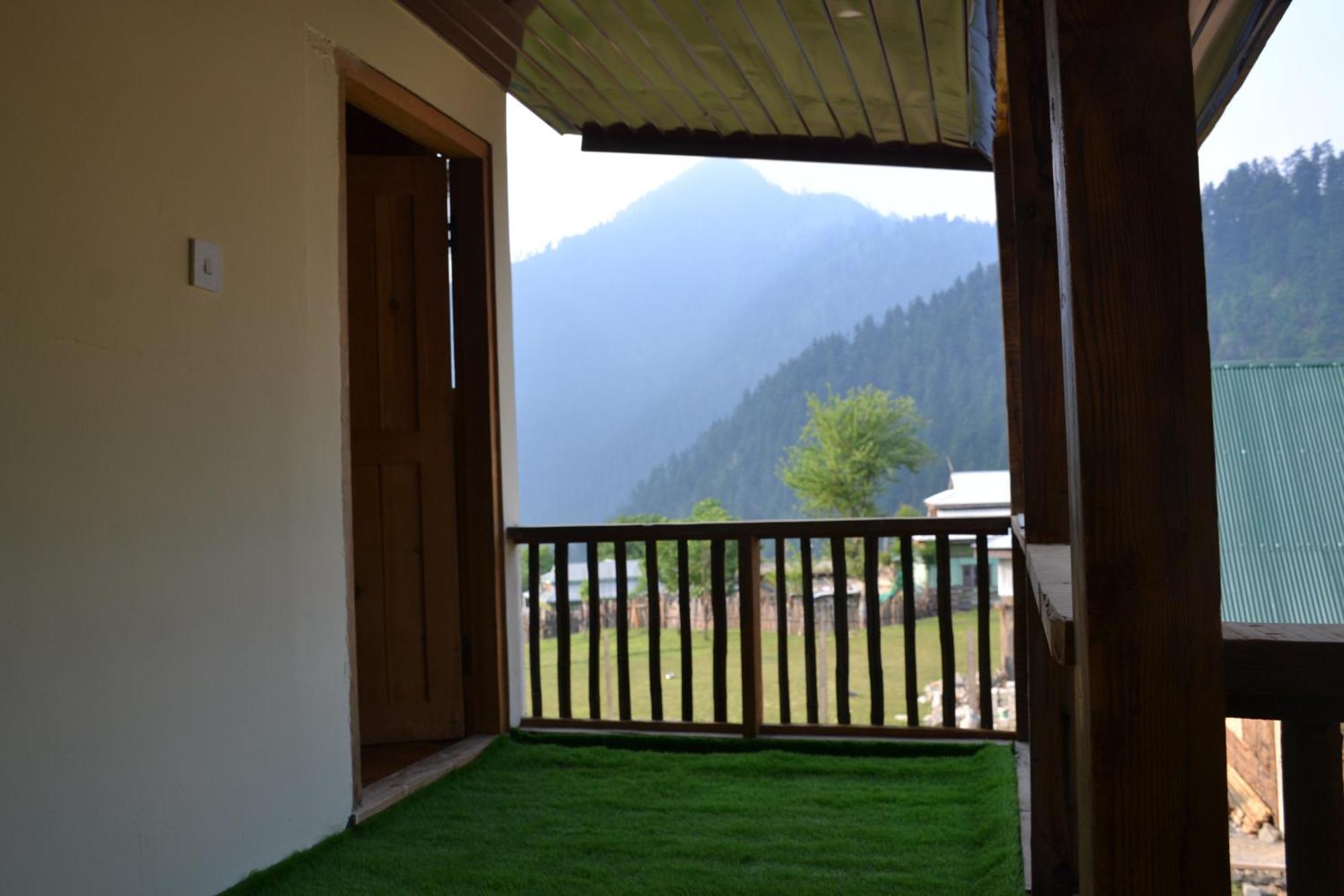 West End Lodges Neelum ภายนอก รูปภาพ