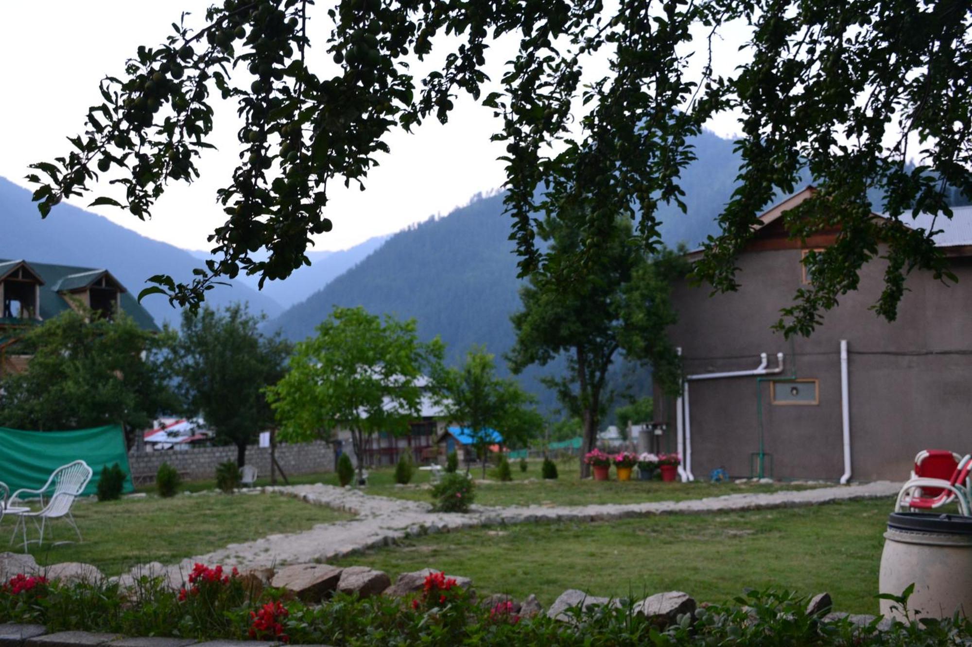 West End Lodges Neelum ภายนอก รูปภาพ