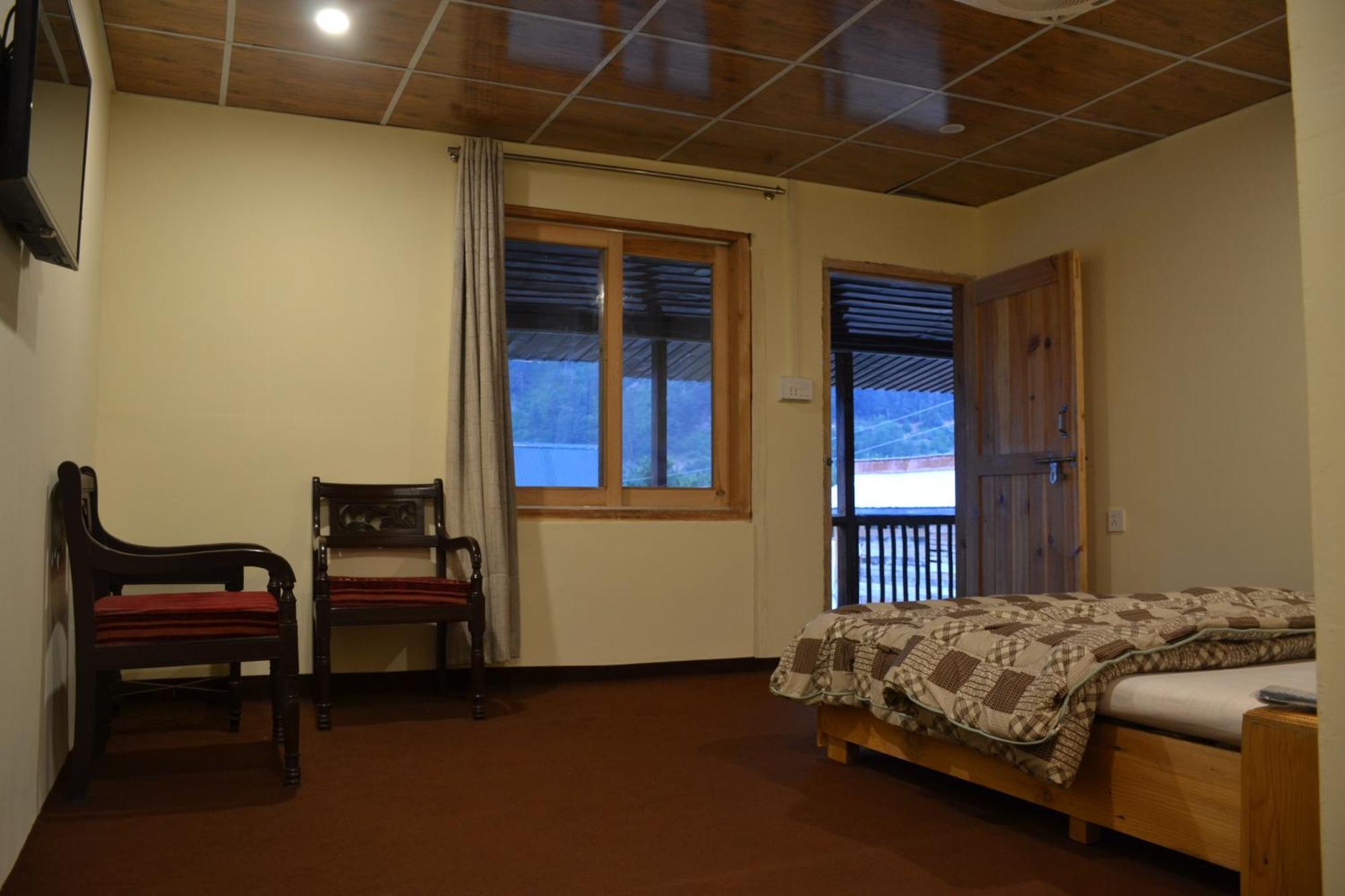 West End Lodges Neelum ภายนอก รูปภาพ
