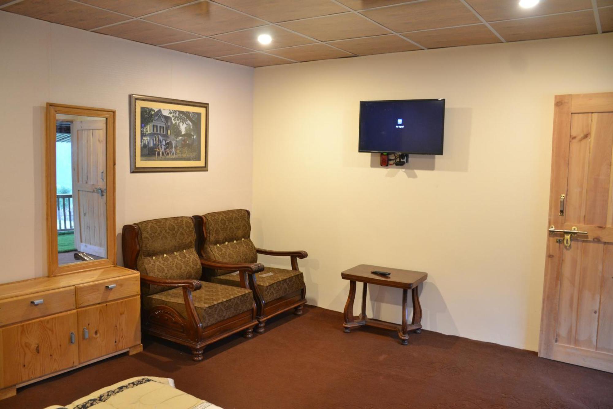 West End Lodges Neelum ภายนอก รูปภาพ