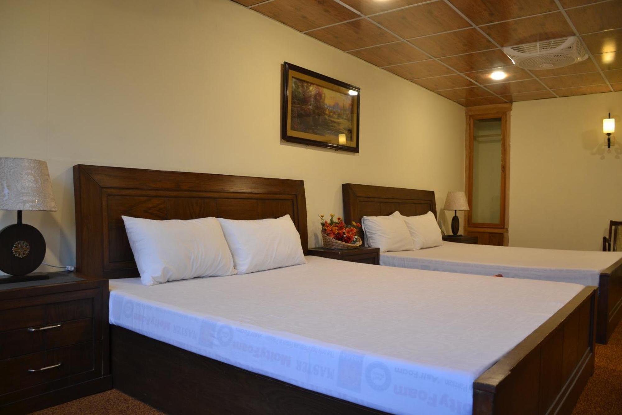 West End Lodges Neelum ภายนอก รูปภาพ