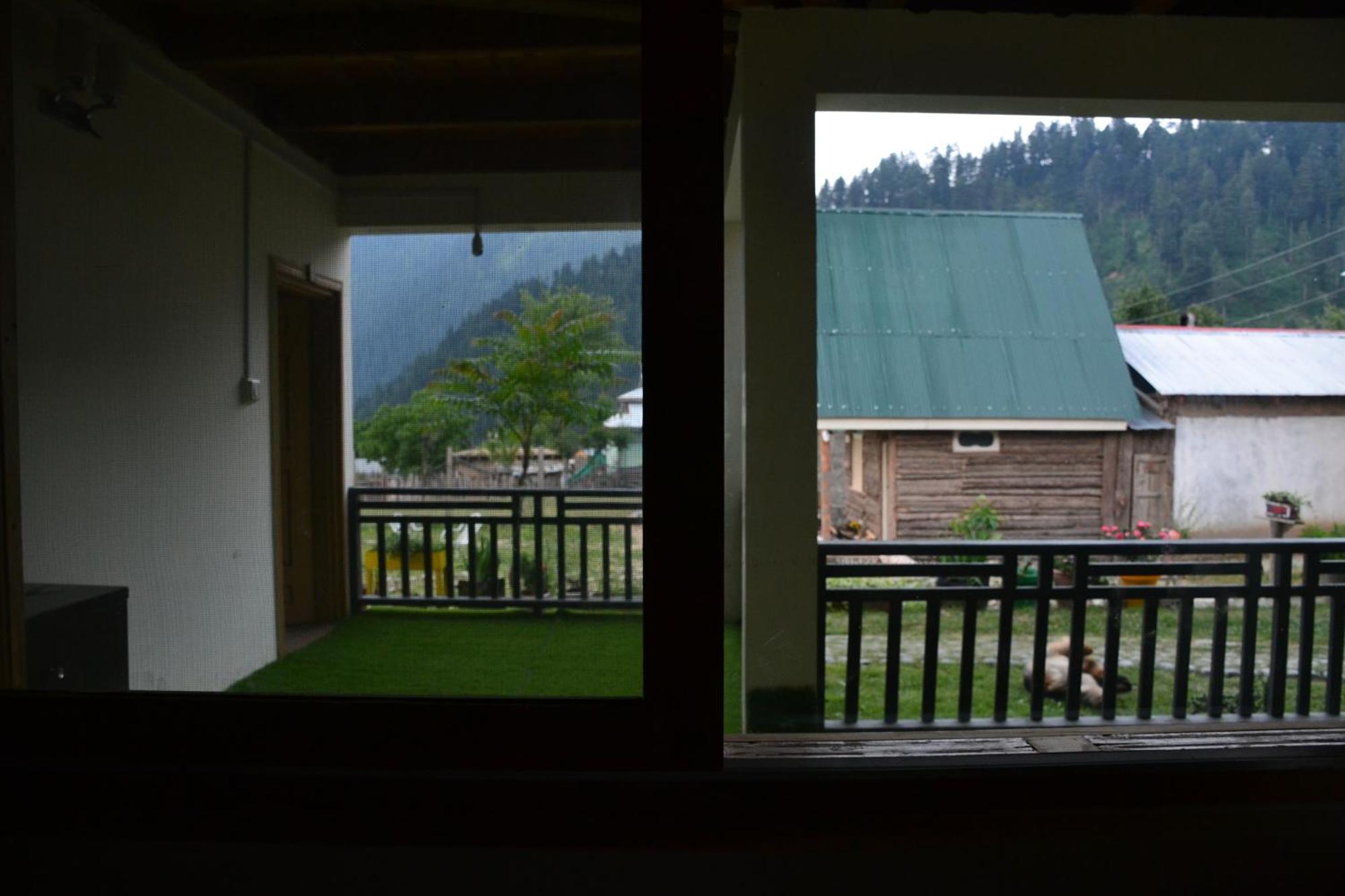 West End Lodges Neelum ภายนอก รูปภาพ