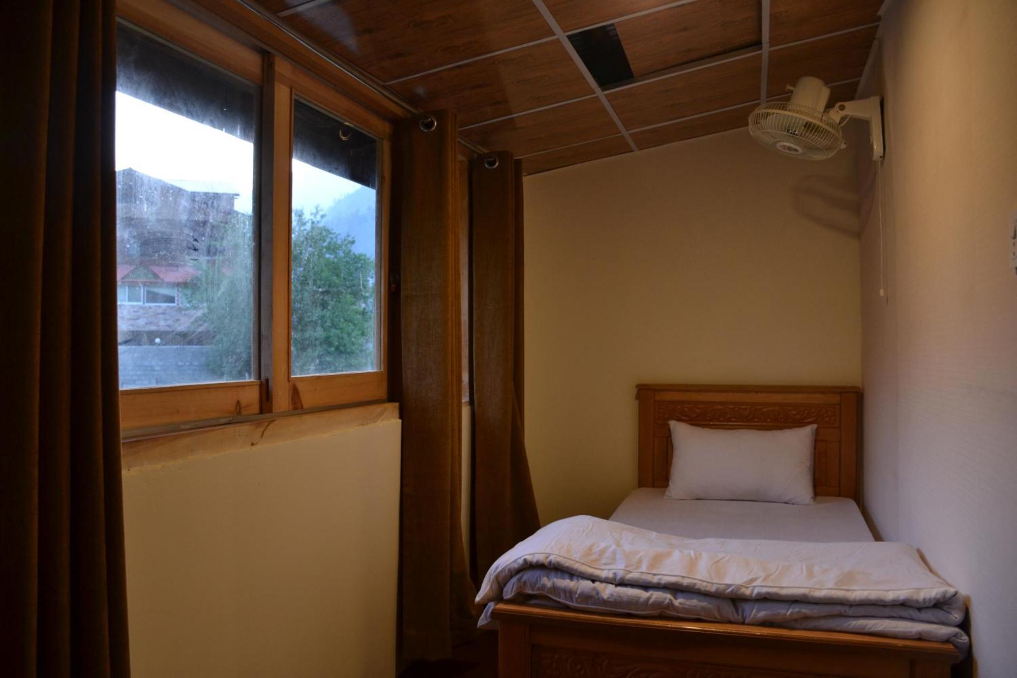 West End Lodges Neelum ภายนอก รูปภาพ