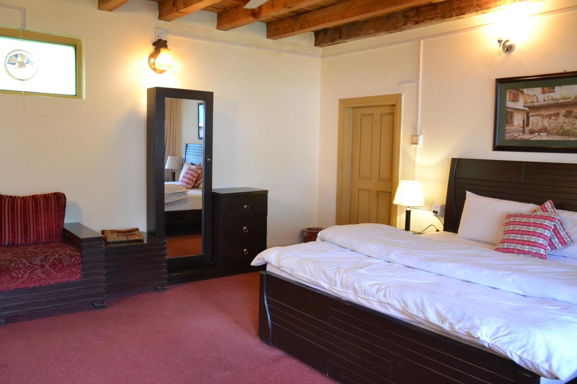 West End Lodges Neelum ภายนอก รูปภาพ