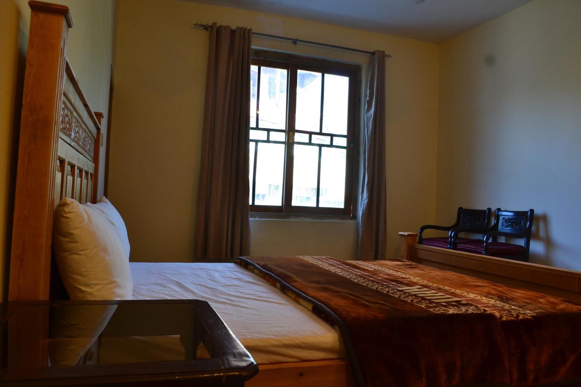 West End Lodges Neelum ภายนอก รูปภาพ
