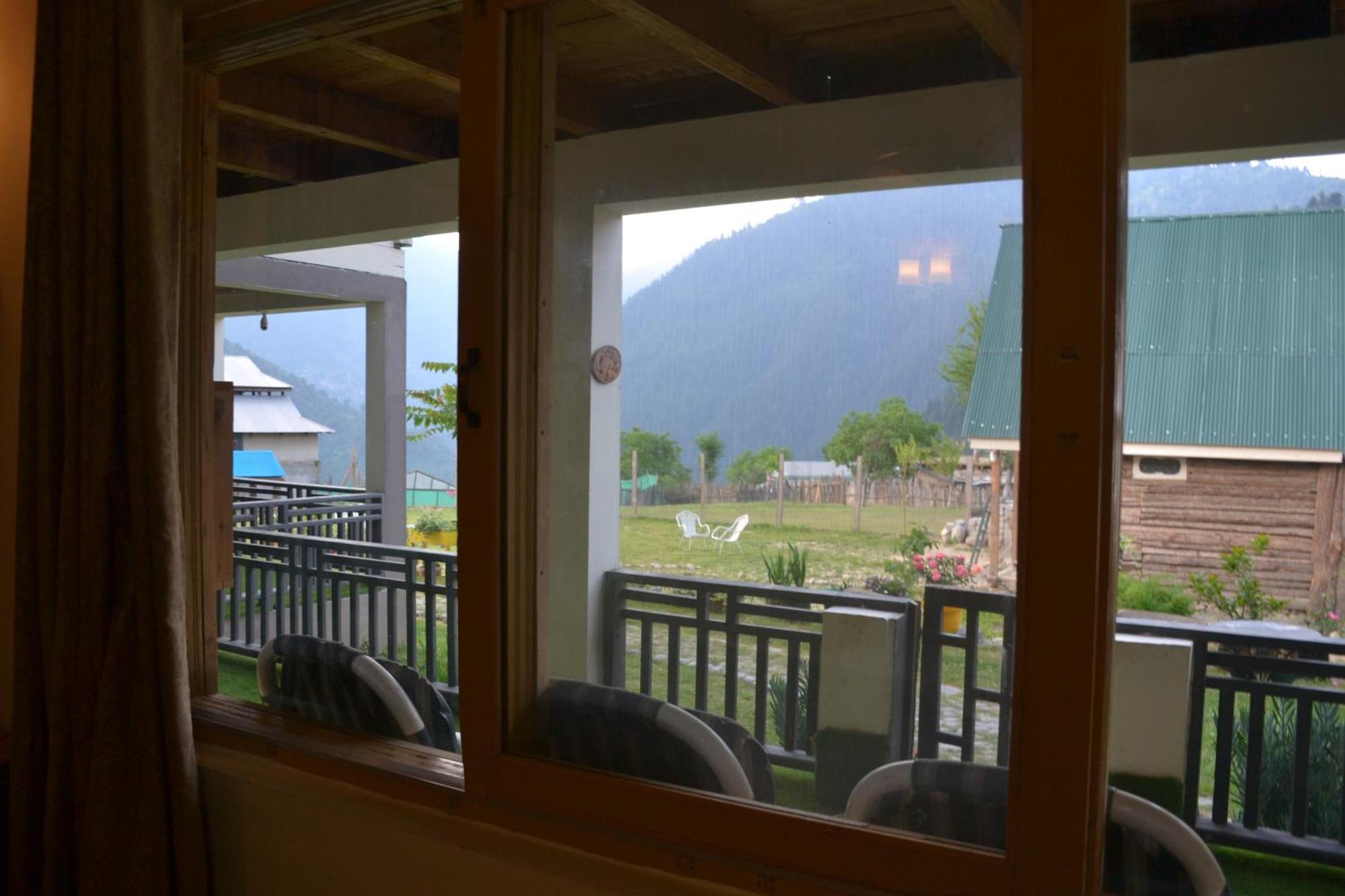 West End Lodges Neelum ภายนอก รูปภาพ