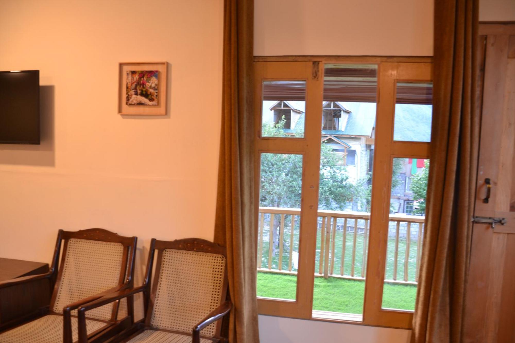 West End Lodges Neelum ภายนอก รูปภาพ