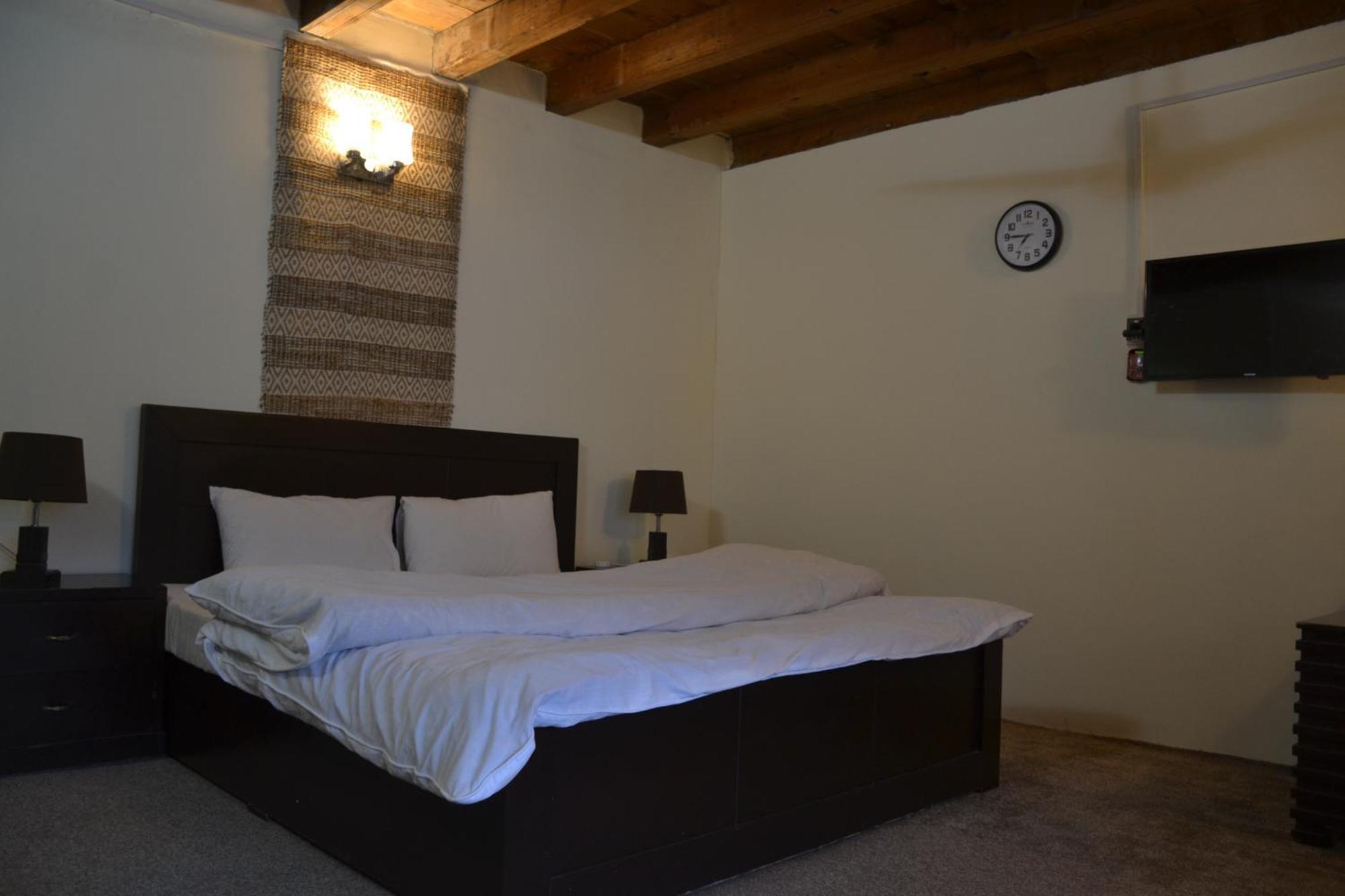 West End Lodges Neelum ภายนอก รูปภาพ