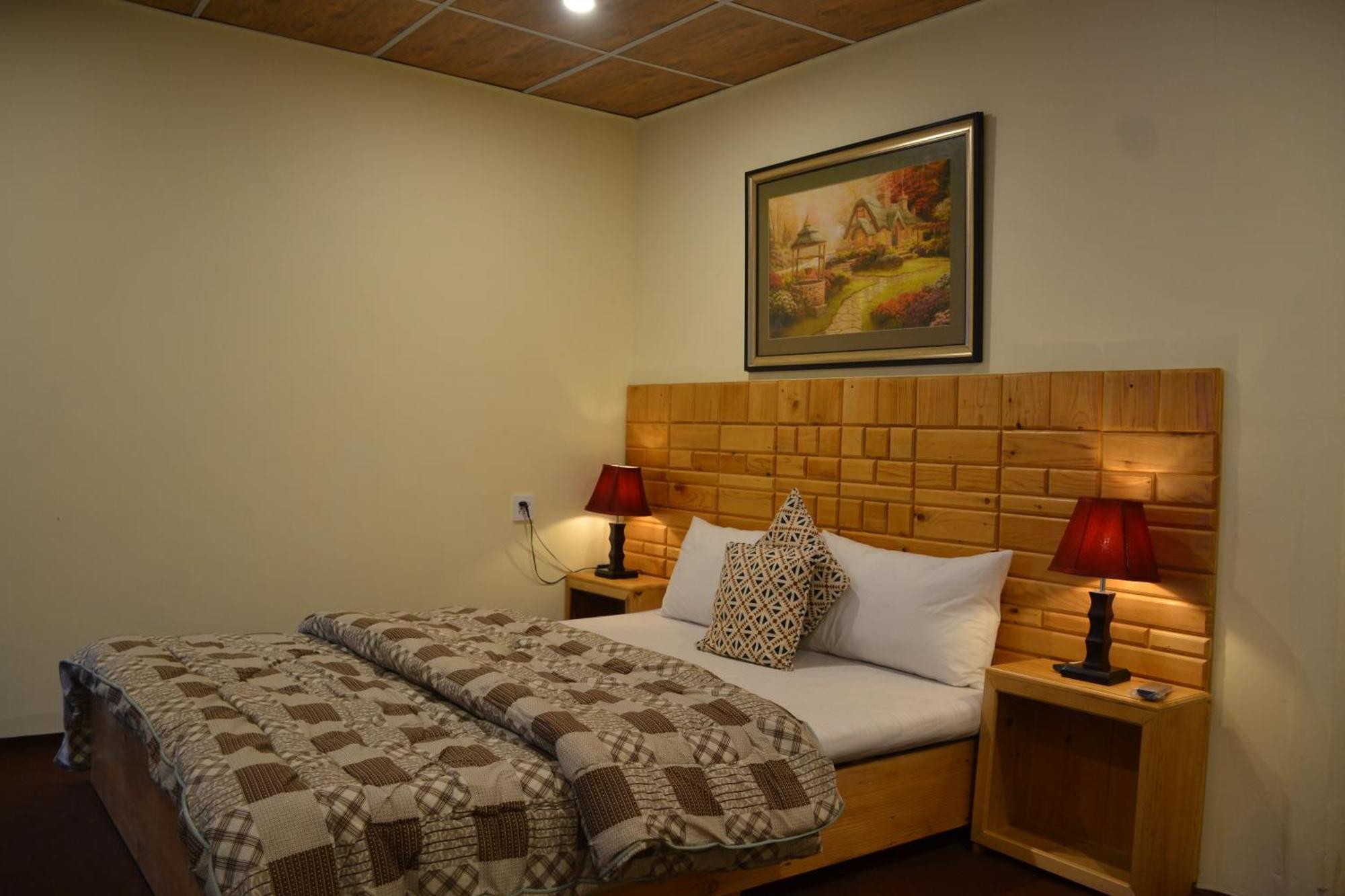 West End Lodges Neelum ภายนอก รูปภาพ