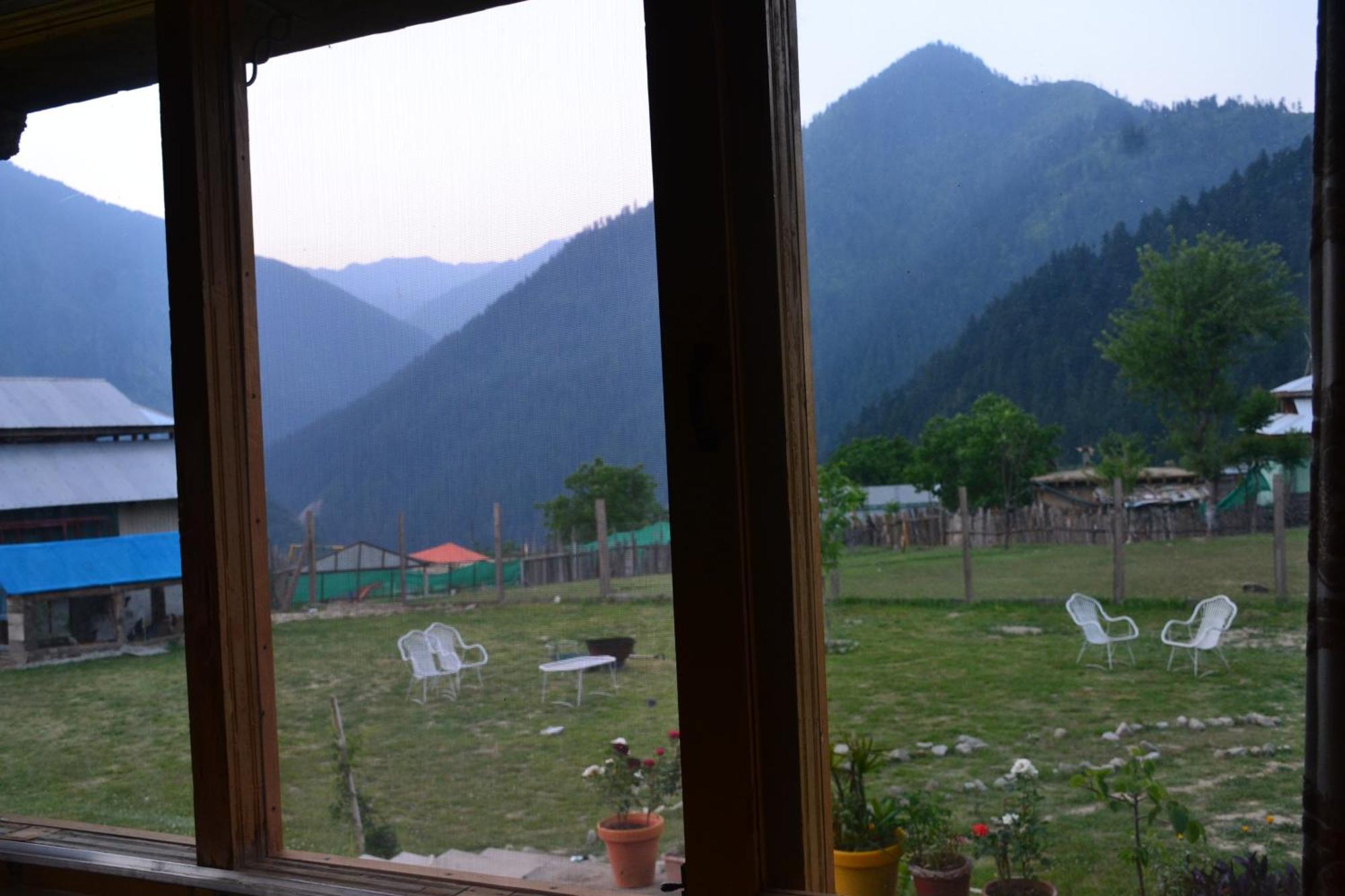 West End Lodges Neelum ภายนอก รูปภาพ