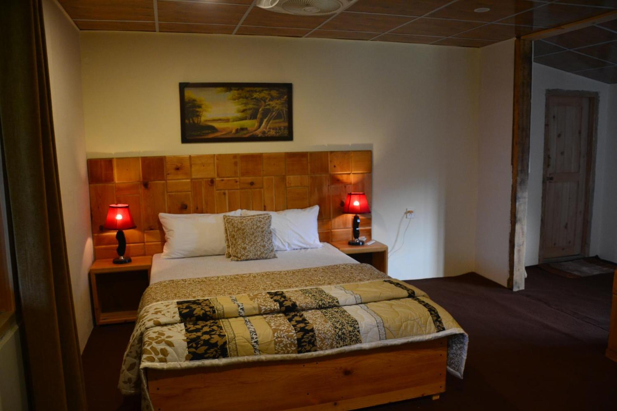 West End Lodges Neelum ภายนอก รูปภาพ