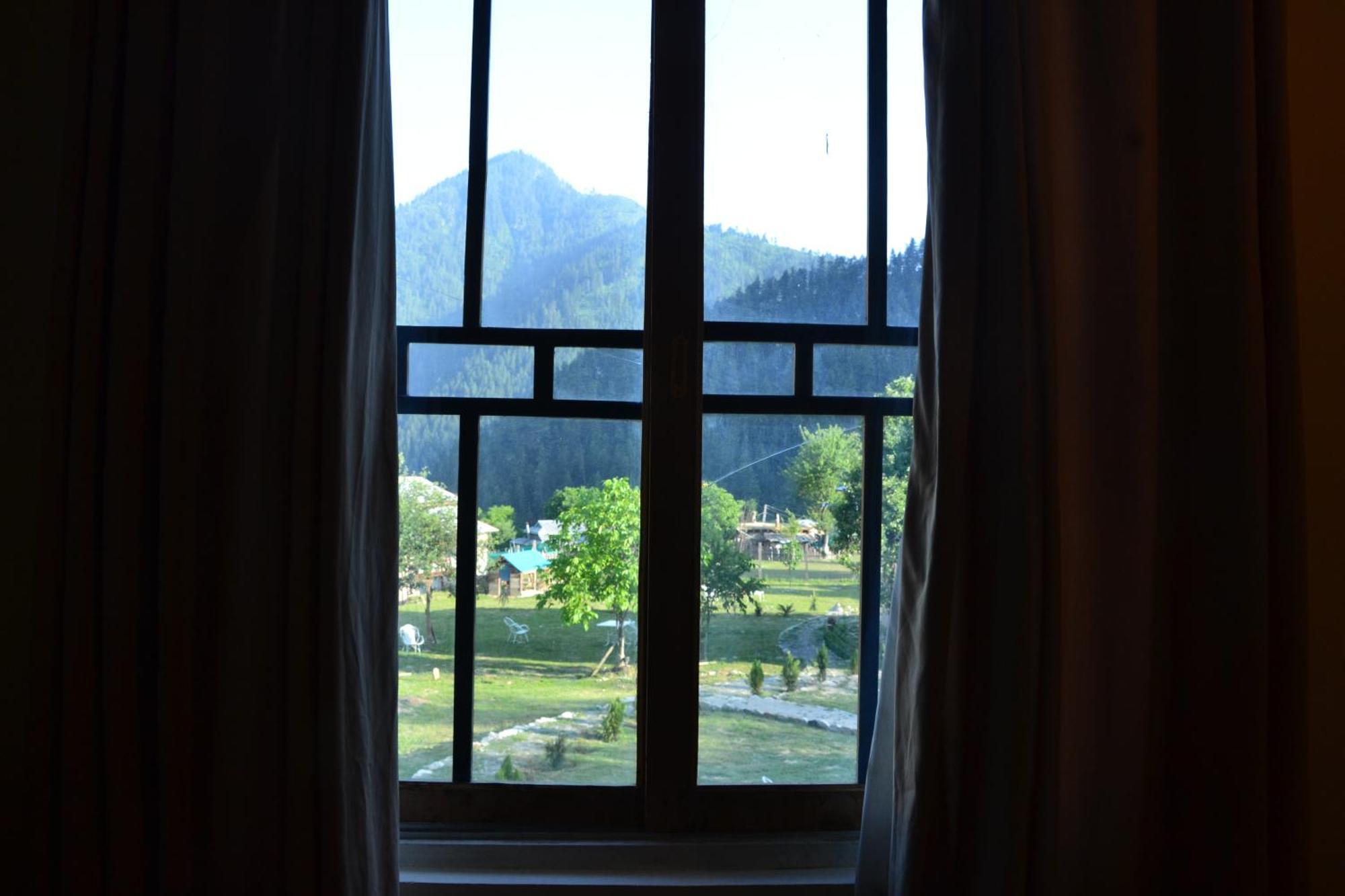 West End Lodges Neelum ภายนอก รูปภาพ