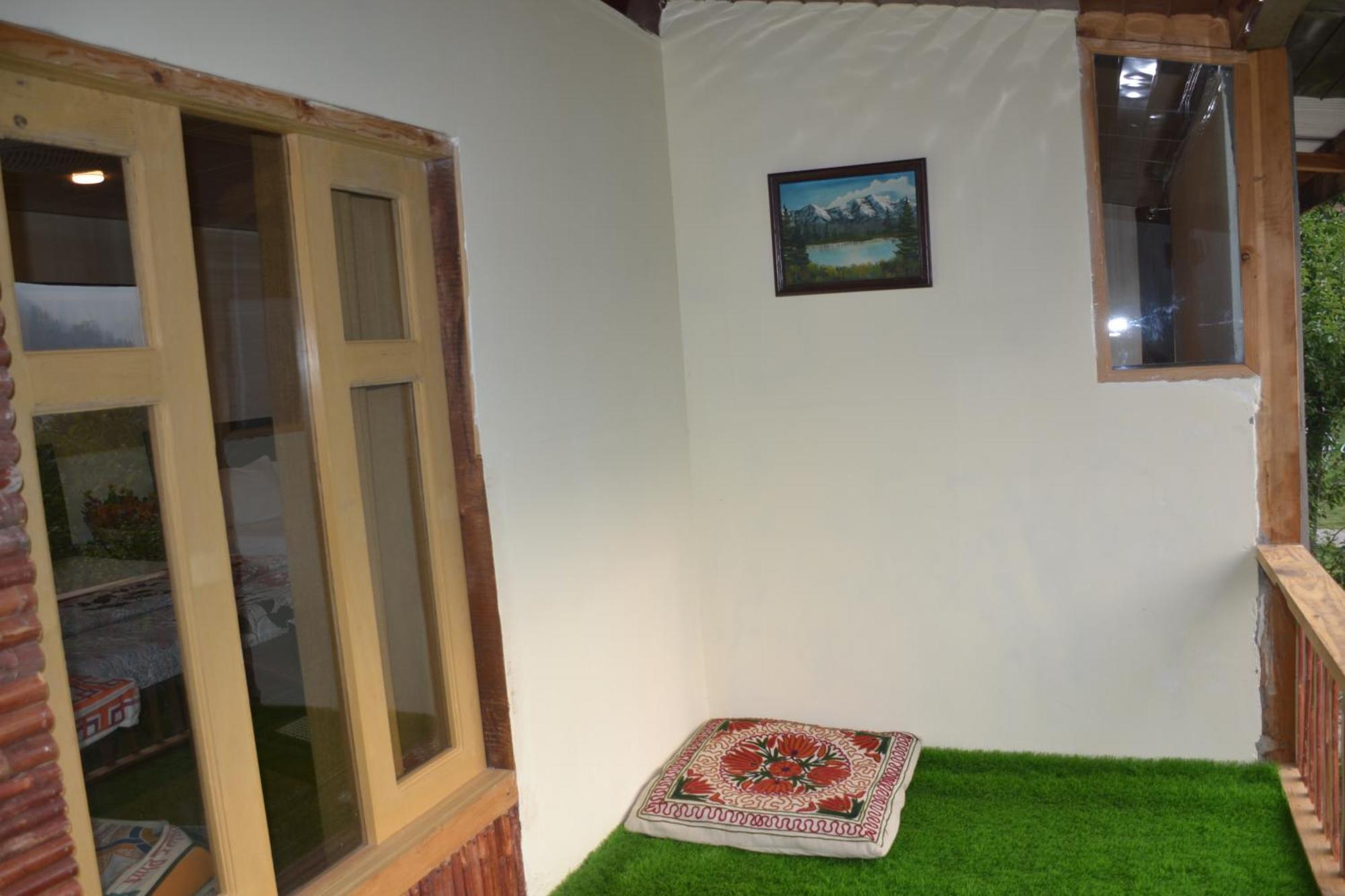 West End Lodges Neelum ภายนอก รูปภาพ