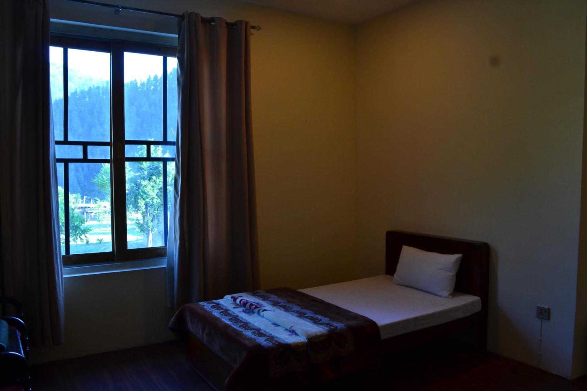 West End Lodges Neelum ภายนอก รูปภาพ