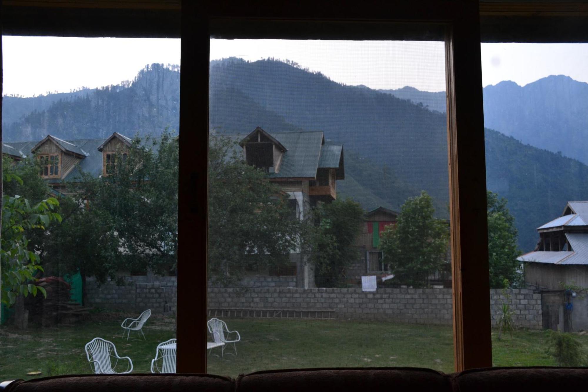 West End Lodges Neelum ภายนอก รูปภาพ