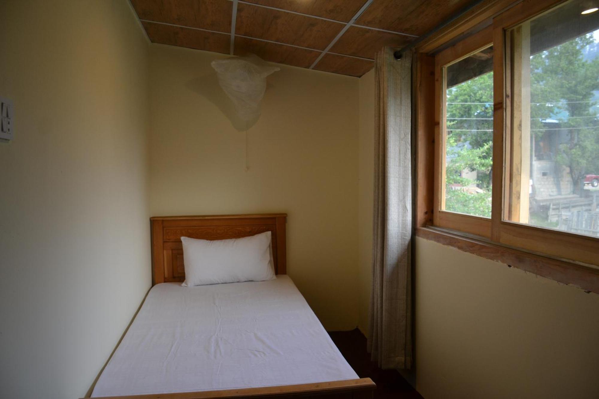 West End Lodges Neelum ภายนอก รูปภาพ